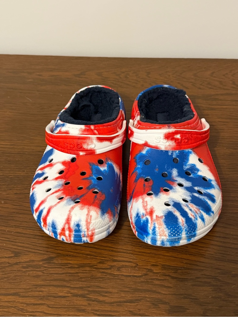 CROCS Kids Tie-Dye Clog in Red White Blue size 4